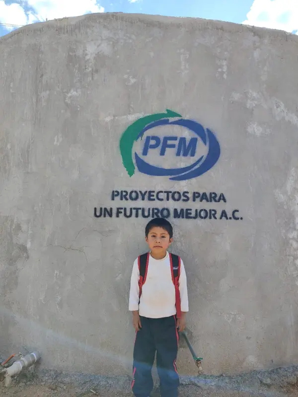 Niño Sonrisa tanque